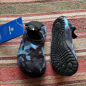 WateLves Blue Camo Kids swim yoga water shoes  size EU 22/23 US 5.5/6
